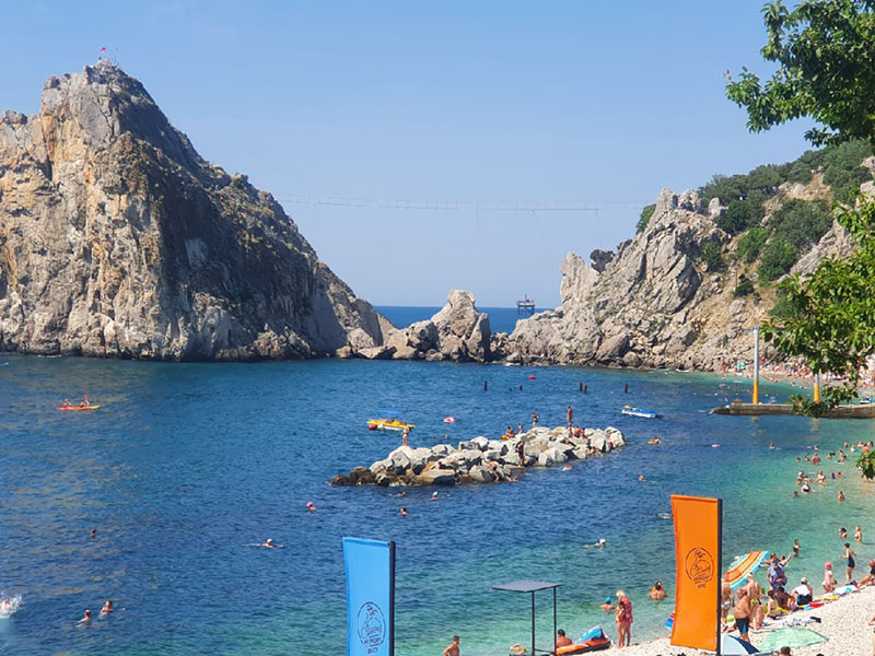 Пляж на Южном берегу Крыма